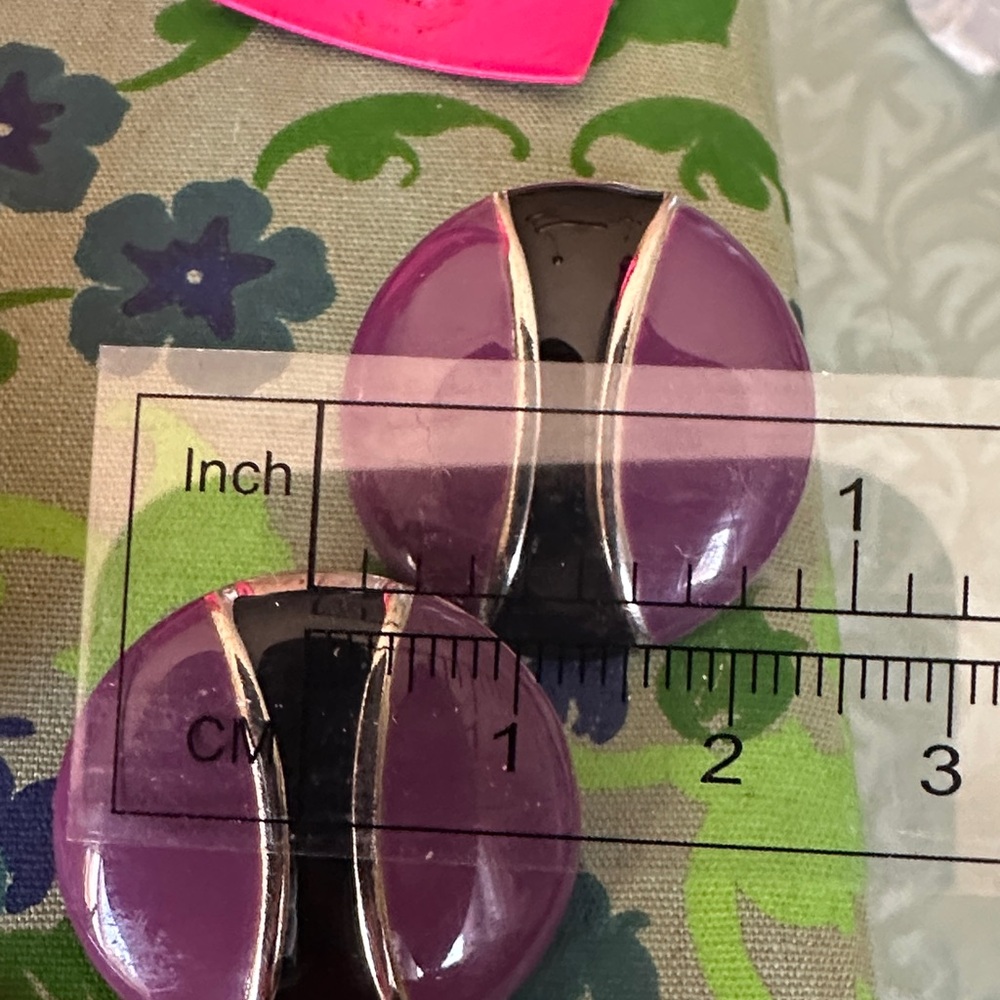 1980’ Vintage Mixed Resin gold tone  & Dangle Earrings - Pink, Purple, Cream - Picture 11 of 16